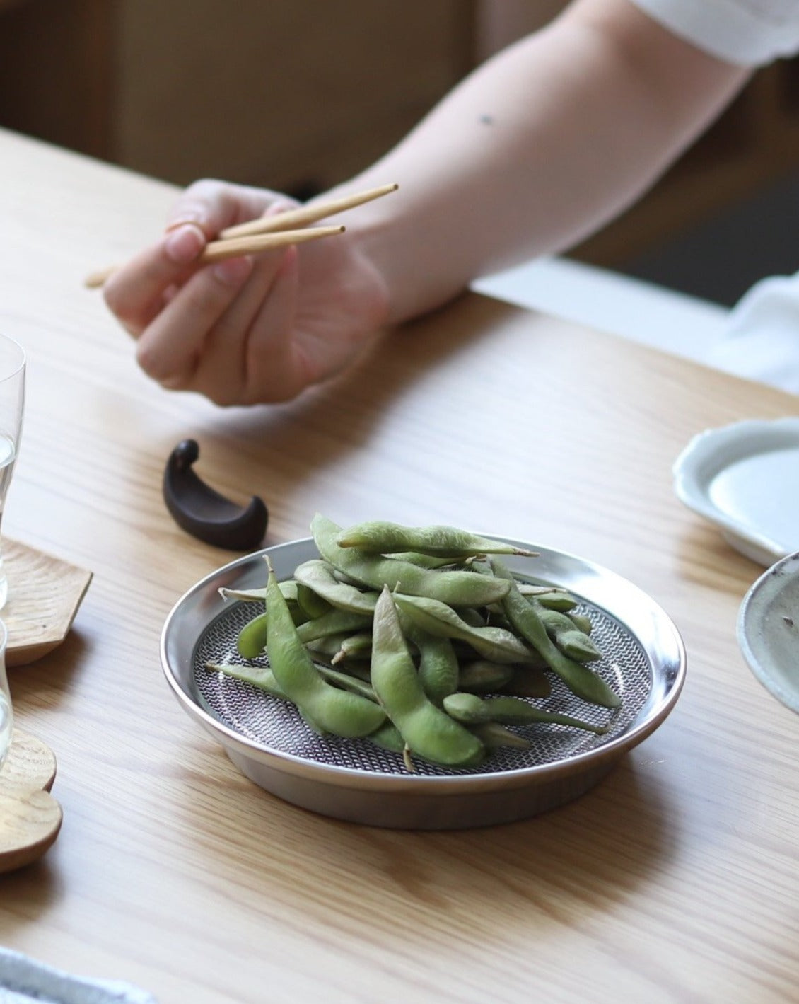 Round Food Tray with Flat Strainer Set