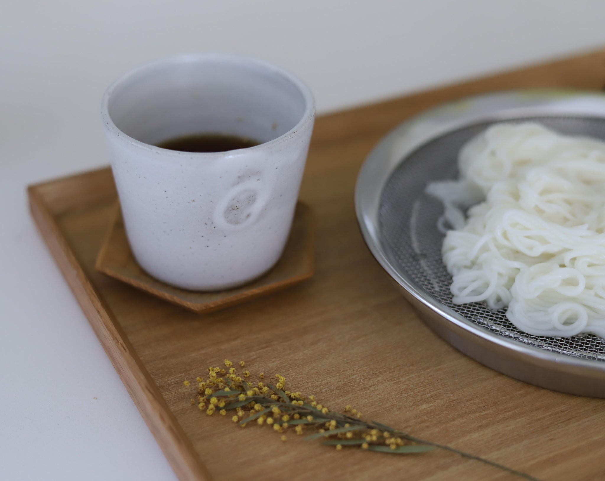 Round Food Tray with Flat Strainer Set