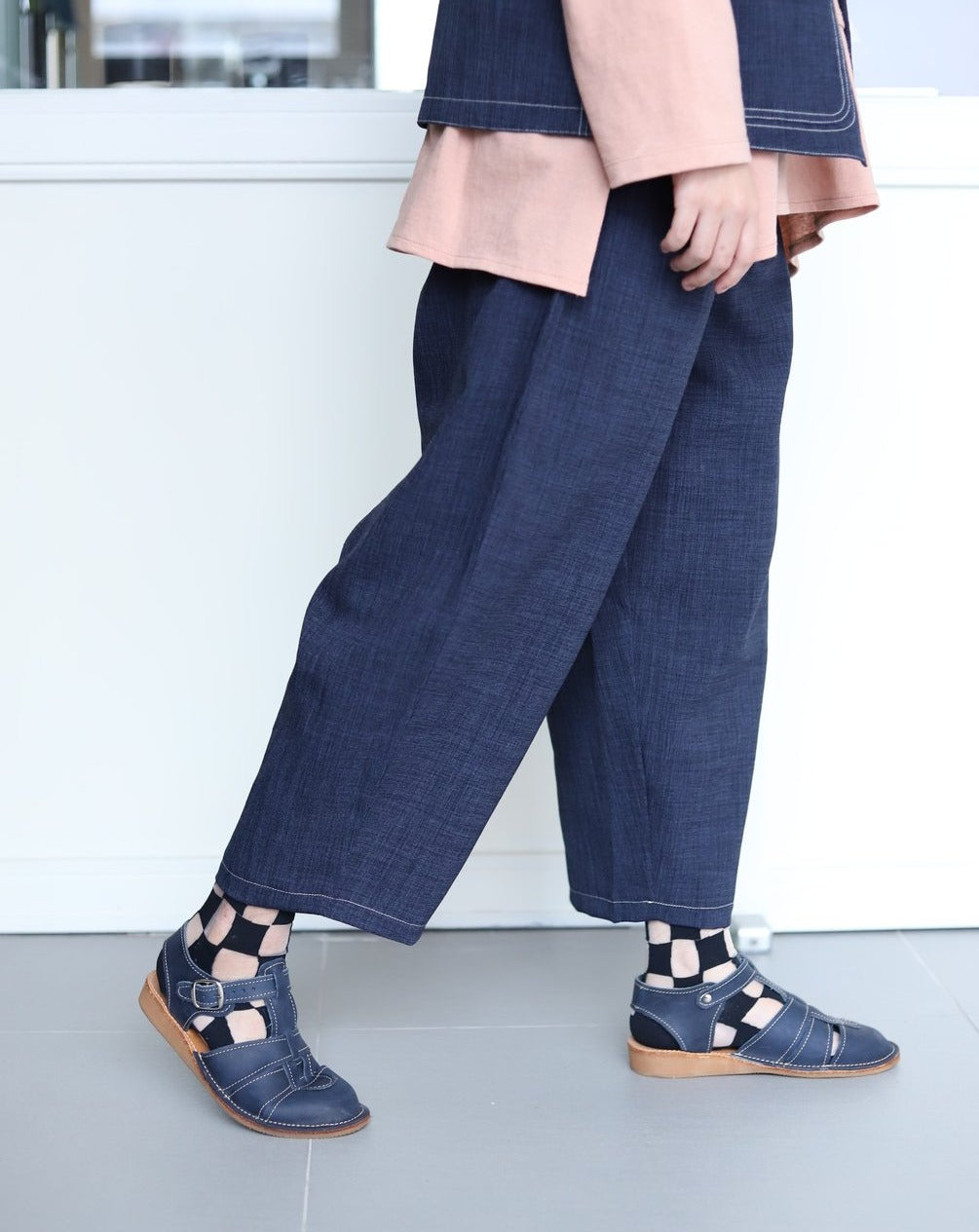 Shake Closed Texas Sandals - Navy