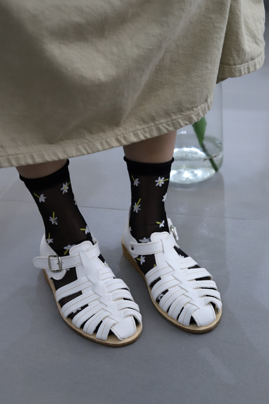 Shake Open Texas Sandals- White
